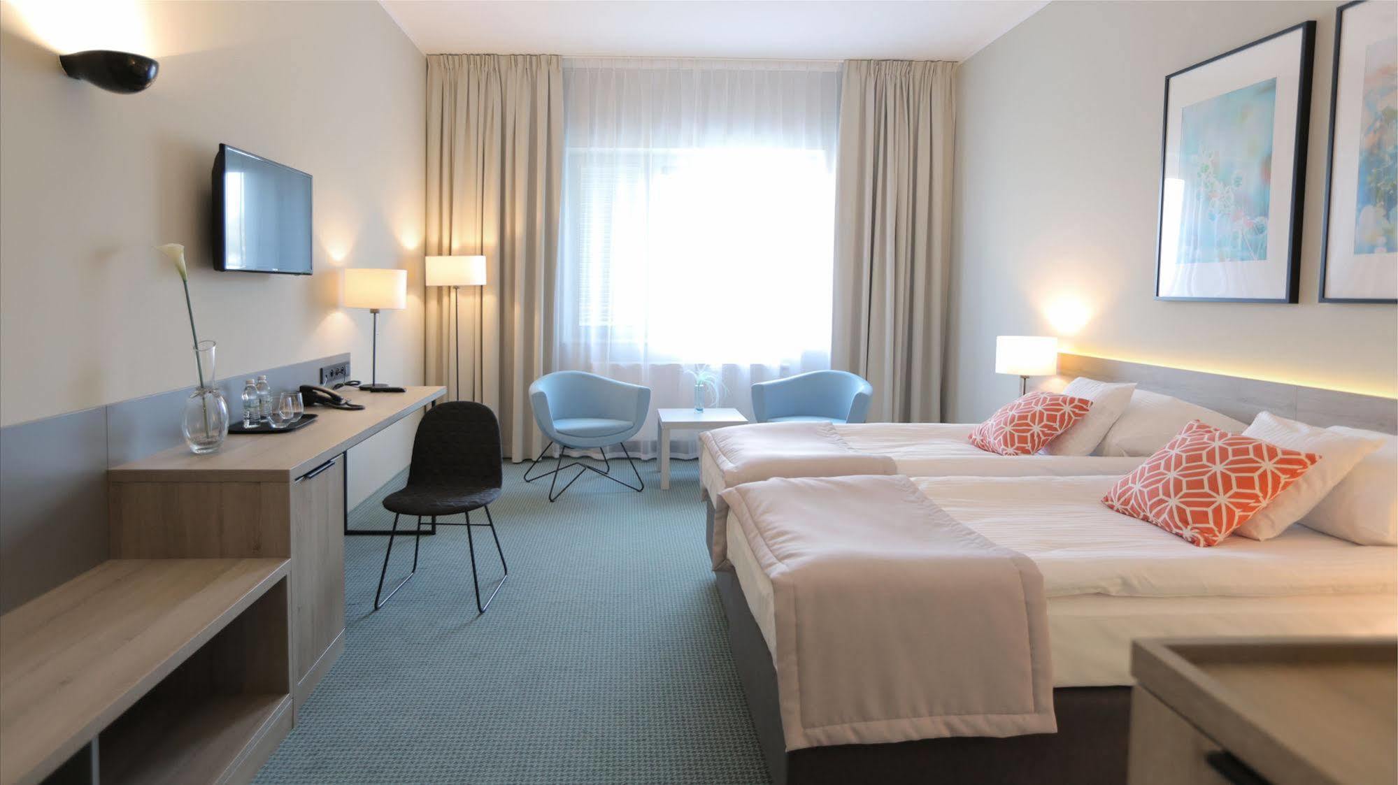Hotel Fairplayce بوزنان المظهر الخارجي الصورة