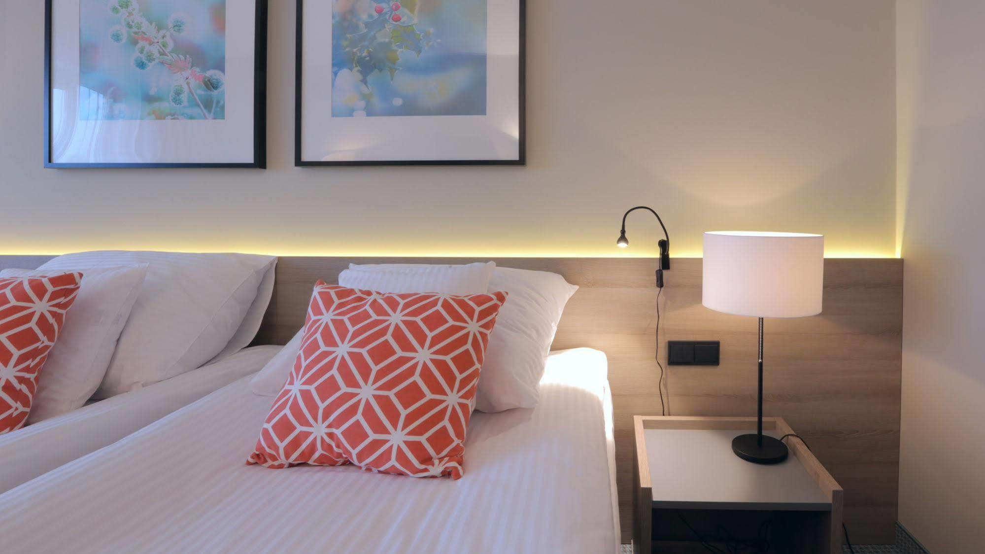Hotel Fairplayce بوزنان المظهر الخارجي الصورة